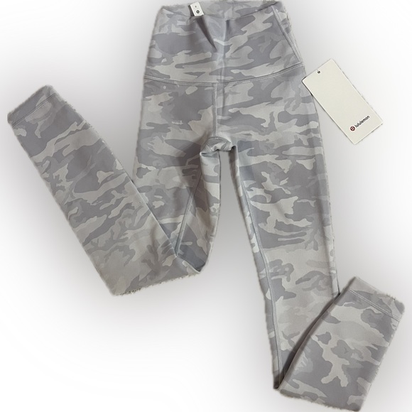 BRAND NEW. Lululemon Wunder Under (High-Rise) 25” tights. Size 0 - Picture 4 of 8